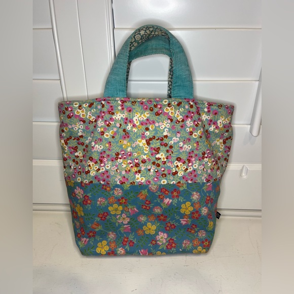 Women’s Floral Handbag - Picture 4 of 4